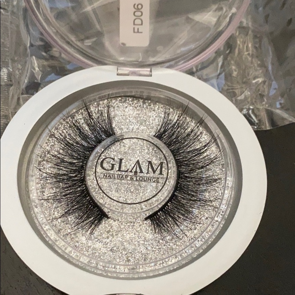 Eyelash extensions - Picture 3 of 6